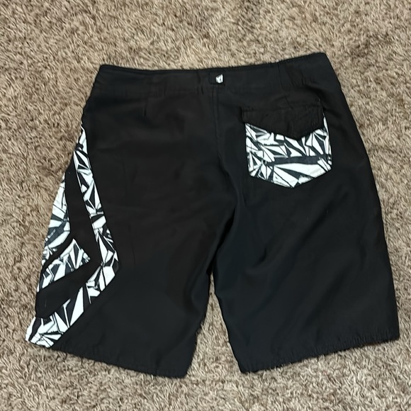 Volcom board shorts Size 0 - Picture 2 of 6
